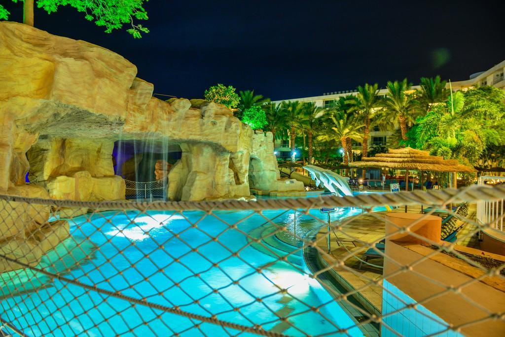 Club - 4*